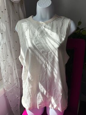 SKIMS- boyfriend muscle tank